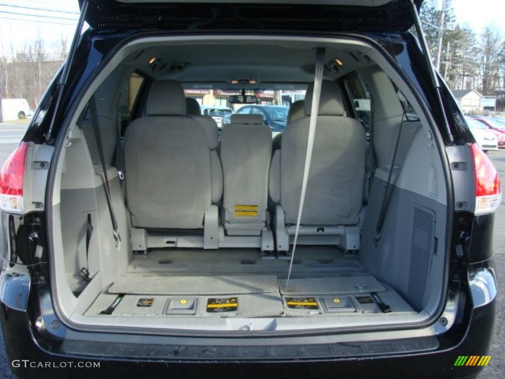 2012 Sienna LE - Black / Light Gray photo #19