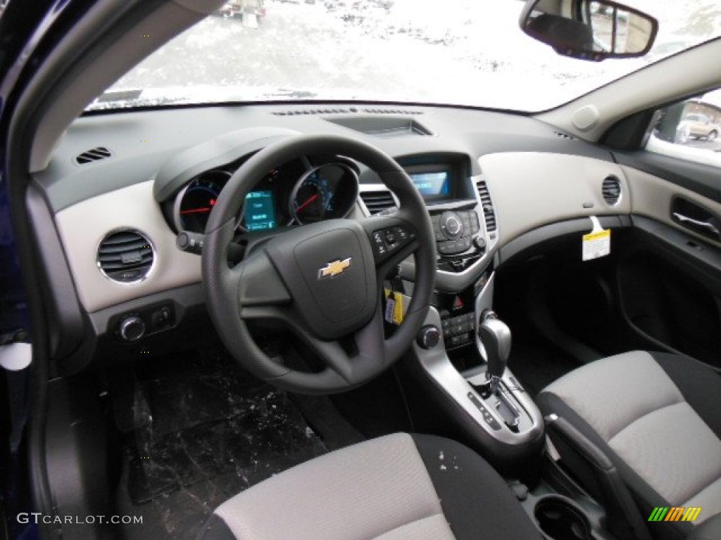 2013 Cruze LS - Blue Topaz Metallic / Jet Black/Medium Titanium photo #10