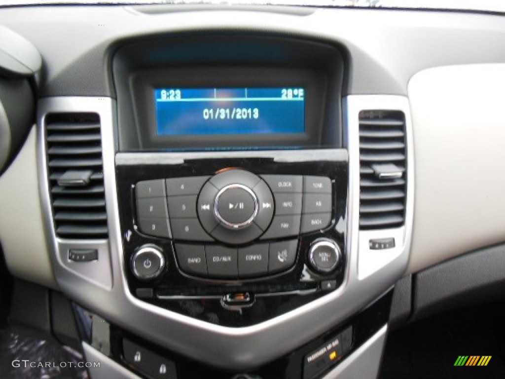 2013 Cruze LS - Blue Topaz Metallic / Jet Black/Medium Titanium photo #16