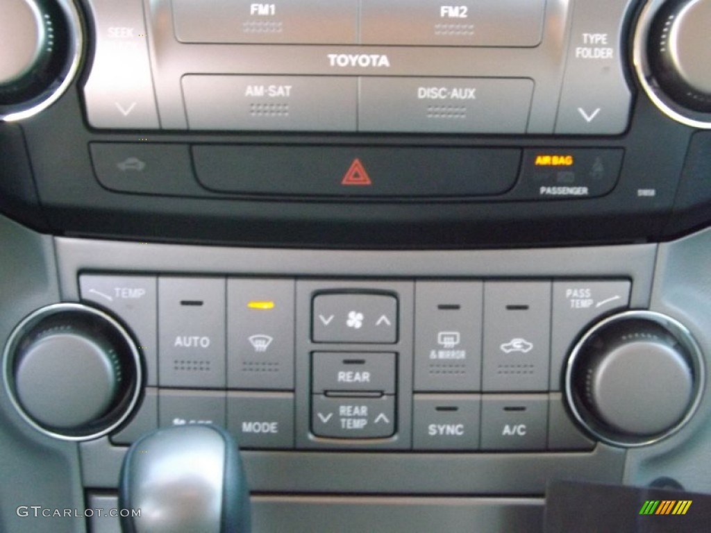 2010 Toyota Highlander Sport Controls Photo #76678947