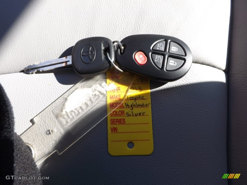 2013 Highlander SE - Classic Silver Metallic / Ash photo #25