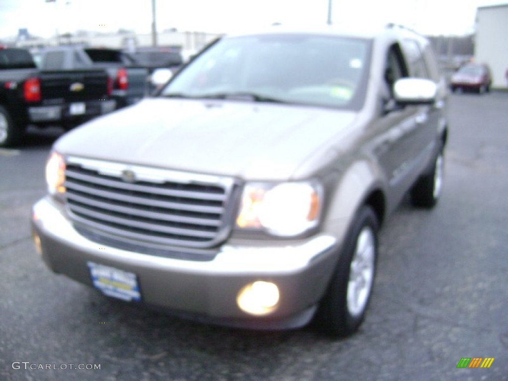 2007 Aspen Limited 4WD - Light Khaki Beige Metallic / Dark Khaki/Light Graystone photo #1