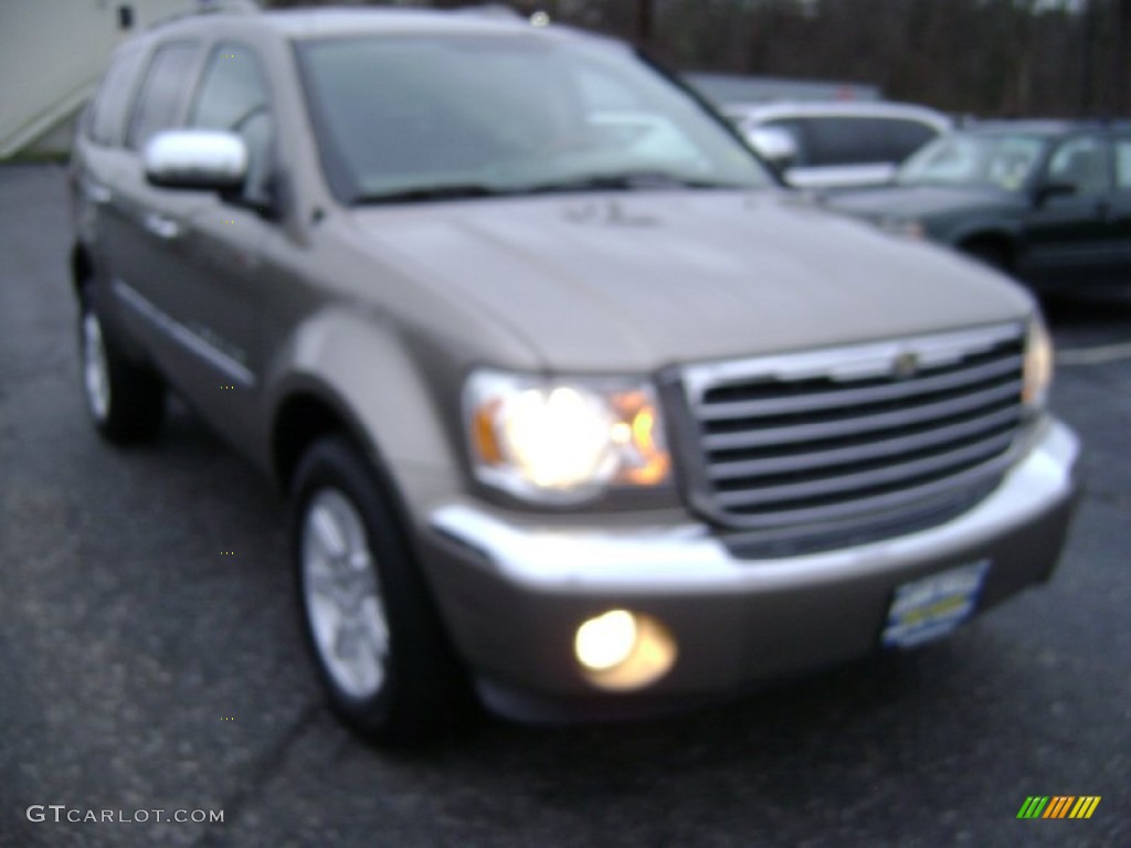 2007 Aspen Limited 4WD - Light Khaki Beige Metallic / Dark Khaki/Light Graystone photo #3