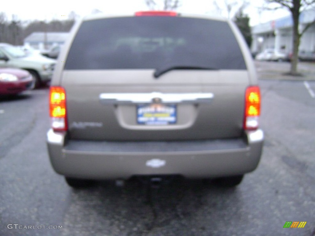 2007 Aspen Limited 4WD - Light Khaki Beige Metallic / Dark Khaki/Light Graystone photo #5