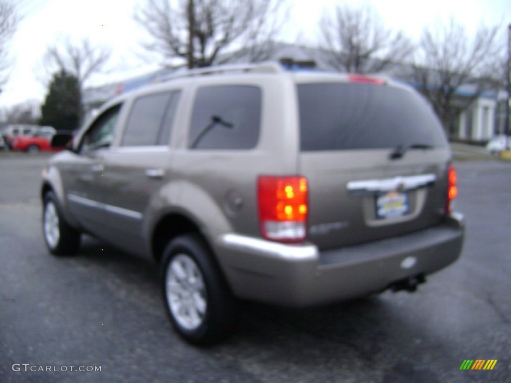 2007 Aspen Limited 4WD - Light Khaki Beige Metallic / Dark Khaki/Light Graystone photo #6