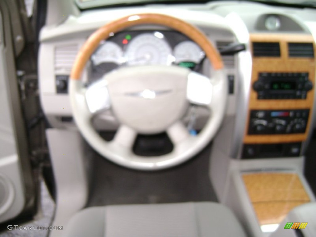 2007 Aspen Limited 4WD - Light Khaki Beige Metallic / Dark Khaki/Light Graystone photo #13