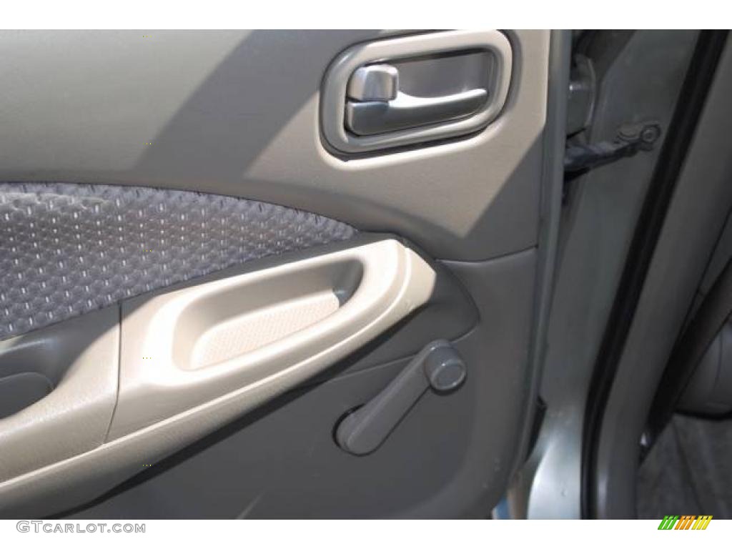 2004 Sentra 1.8 - Radium Gray / Taupe photo #23