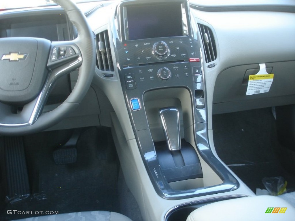 2013 Volt  - Summit White / Pebble Beige/Dark Accents photo #4