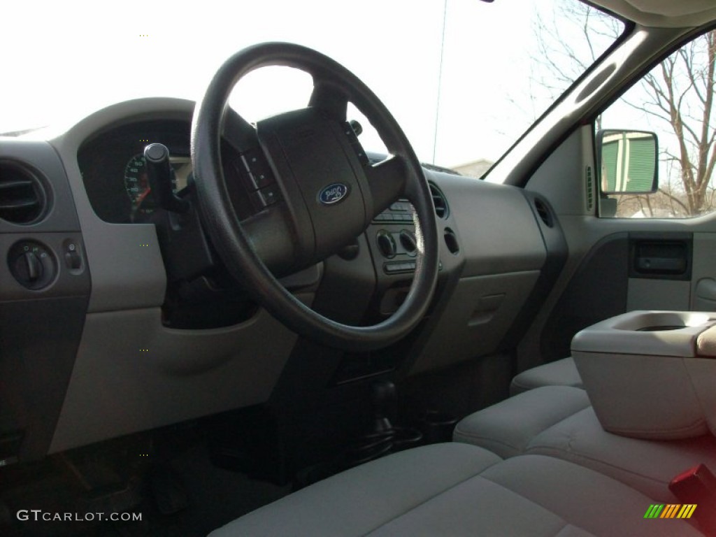 2006 F150 STX SuperCab 4x4 - Bright Red / Medium Flint photo #8