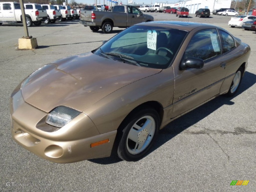 1998 Sunfire GT Coupe - Gold Metallic / Graphite photo #1