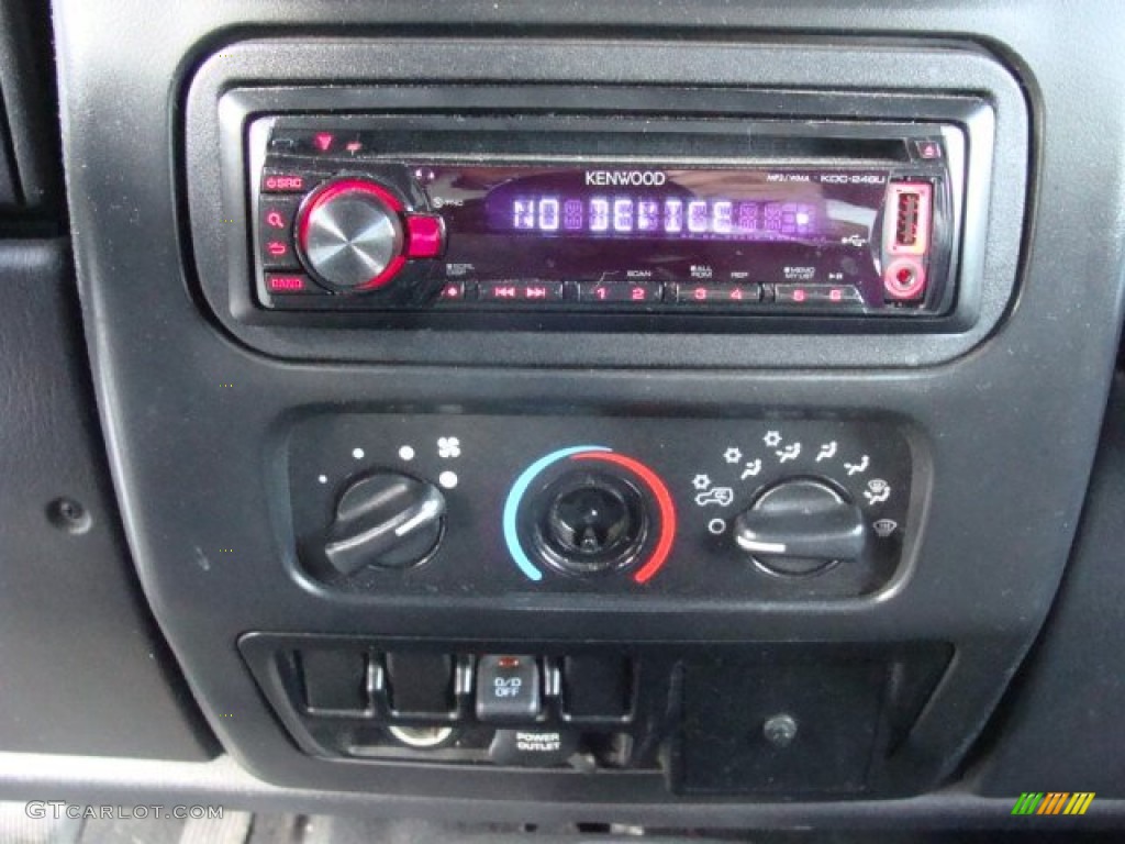 2004 Wrangler Sport 4x4 - Black / Dark Slate Gray photo #13