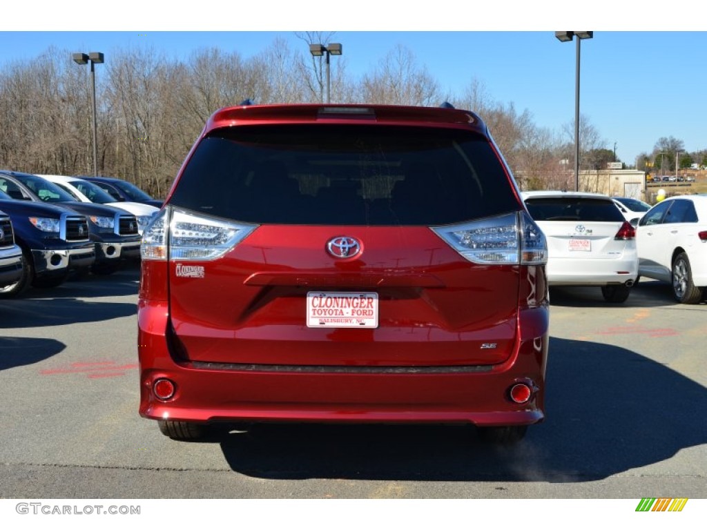 2013 Sienna SE - Salsa Red Pearl / Dark Charcoal photo #4