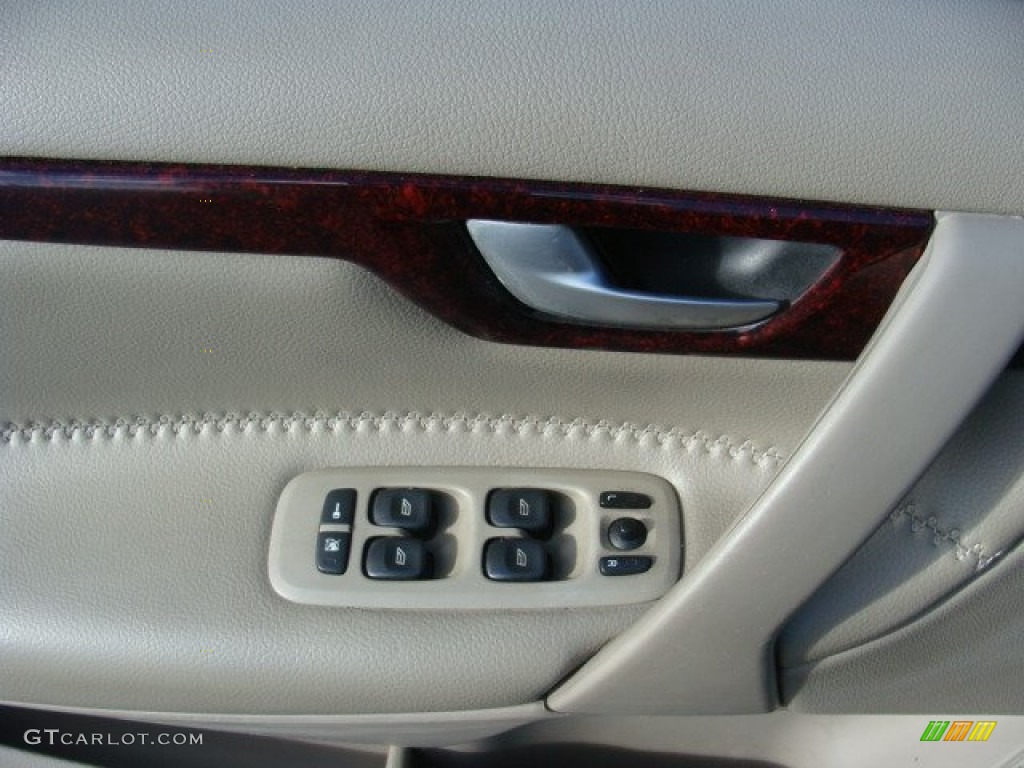 2004 XC70 AWD - Ruby Red Metallic / Beige/Light Sand photo #8