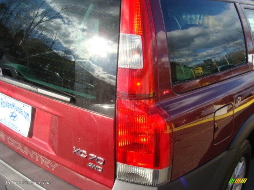 2004 XC70 AWD - Ruby Red Metallic / Beige/Light Sand photo #19