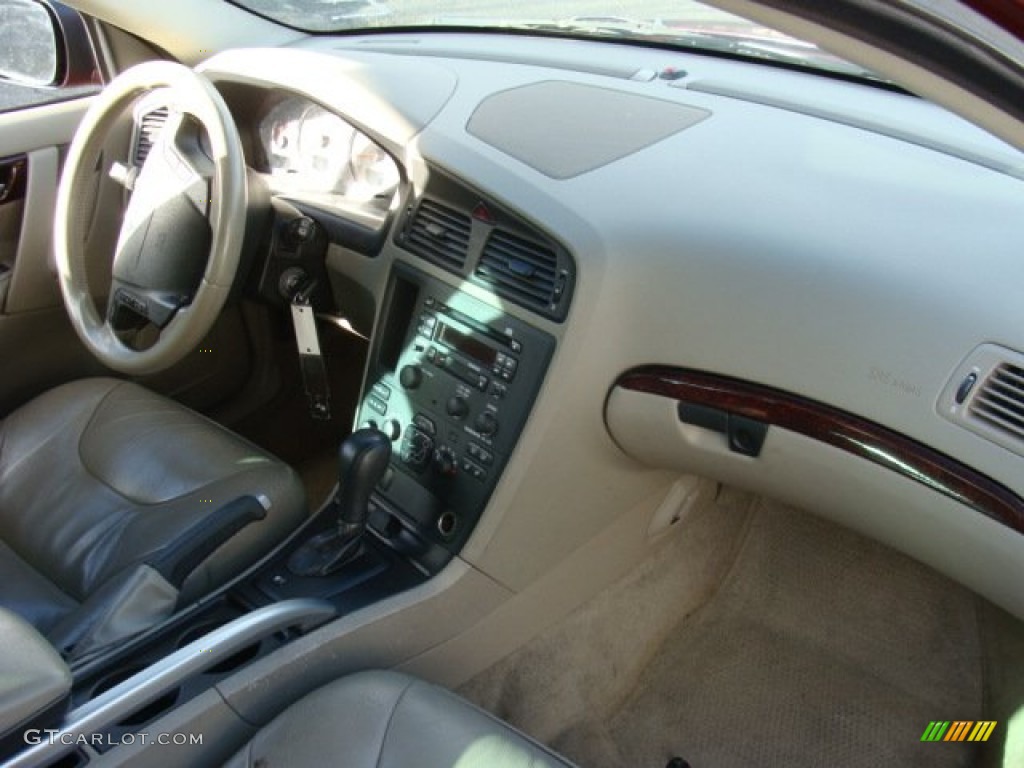 2004 XC70 AWD - Ruby Red Metallic / Beige/Light Sand photo #22
