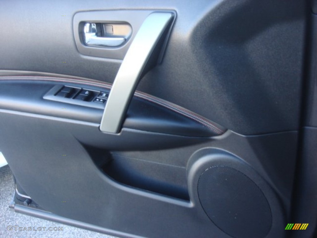 2011 Rogue SL - Wicked Black / Black photo #16