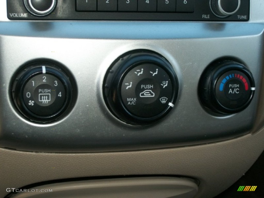 2009 Kia Sportage LX V6 4x4 Controls Photo #76696221