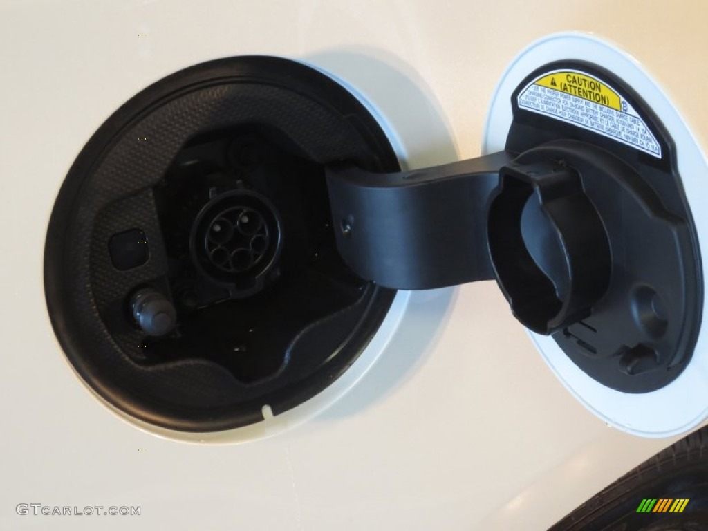 2012 Prius Plug-in Hybrid Advanced - Blizzard White Pearl / Dark Gray photo #11