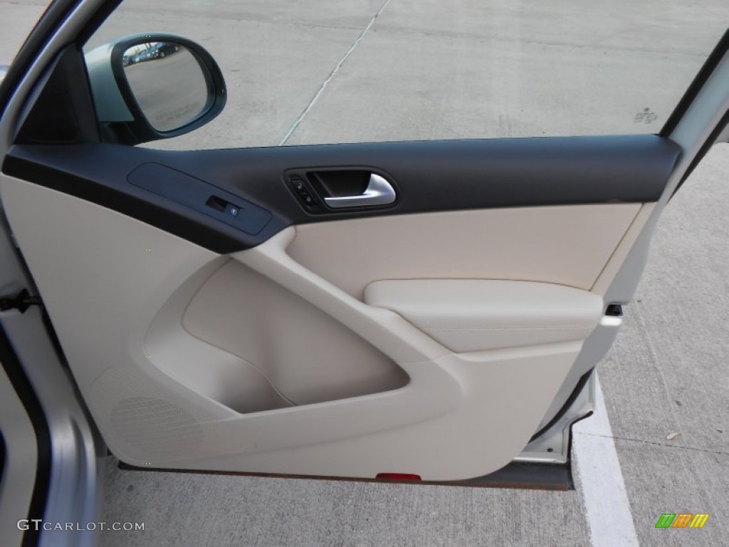 2010 Volkswagen Tiguan SE Door Panel Photos