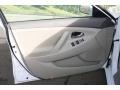 Super White - Camry  Photo No. 20