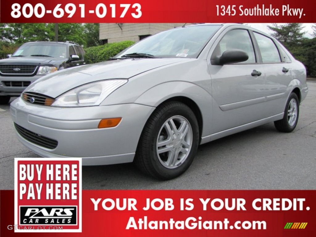 2002 Focus SE Sedan - CD Silver Metallic / Medium Graphite photo #1