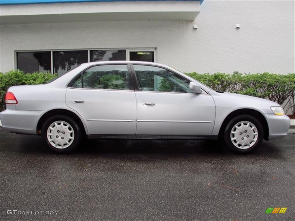 2002 Accord LX Sedan - Satin Silver Metallic / Quartz Gray photo #2