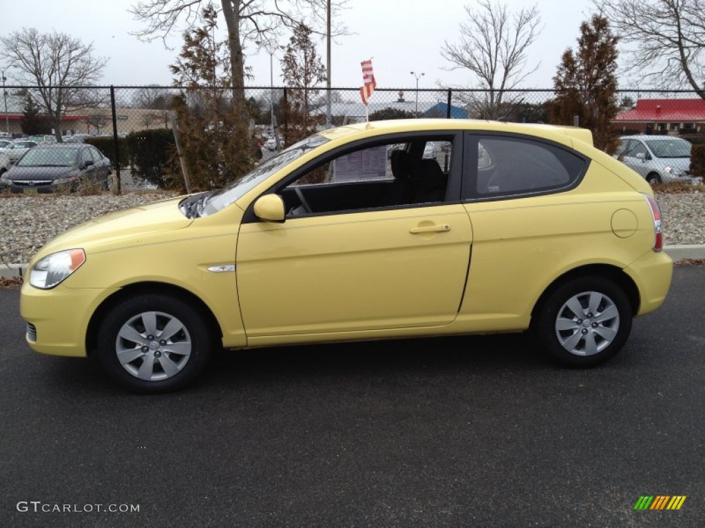 Mellow Yellow 2010 Hyundai Accent GS 3 Door Exterior Photo #76719322