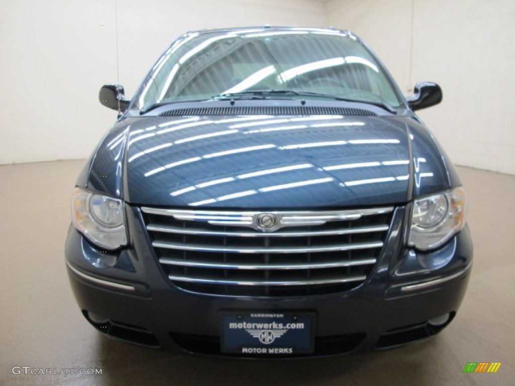 2007 Town & Country Limited - Modern Blue Pearl / Dark Khaki/Light Graystone photo #2