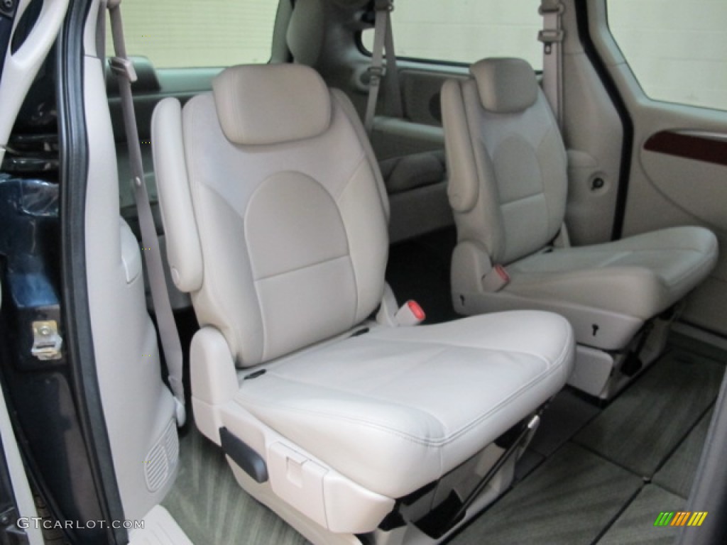2007 Town & Country Limited - Modern Blue Pearl / Dark Khaki/Light Graystone photo #19