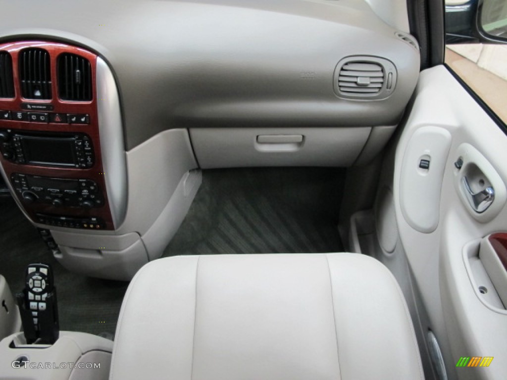 2007 Town & Country Limited - Modern Blue Pearl / Dark Khaki/Light Graystone photo #23