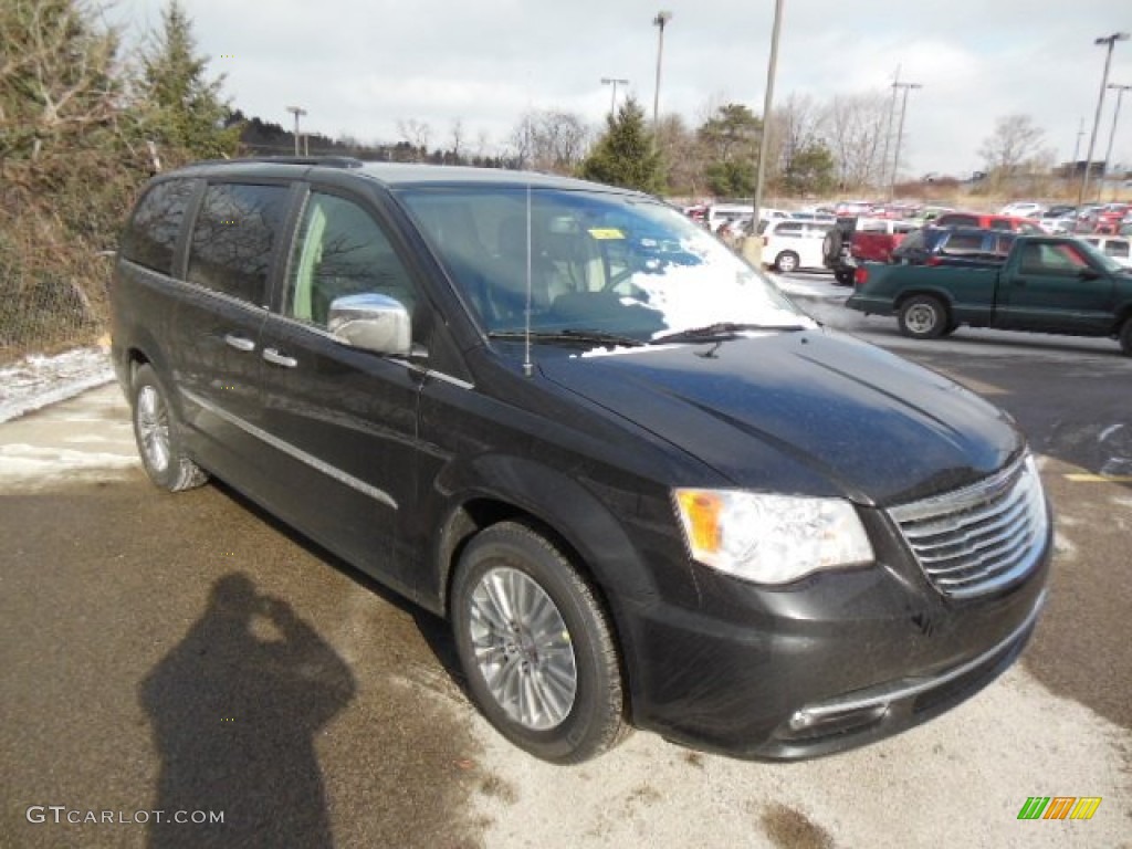 2013 Town & Country Touring - L - Brilliant Black Crystal Pearl / Black/Light Graystone photo #4