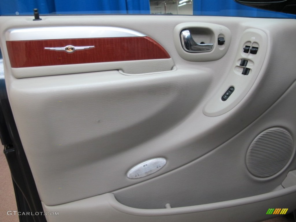 2007 Town & Country Limited - Modern Blue Pearl / Dark Khaki/Light Graystone photo #36