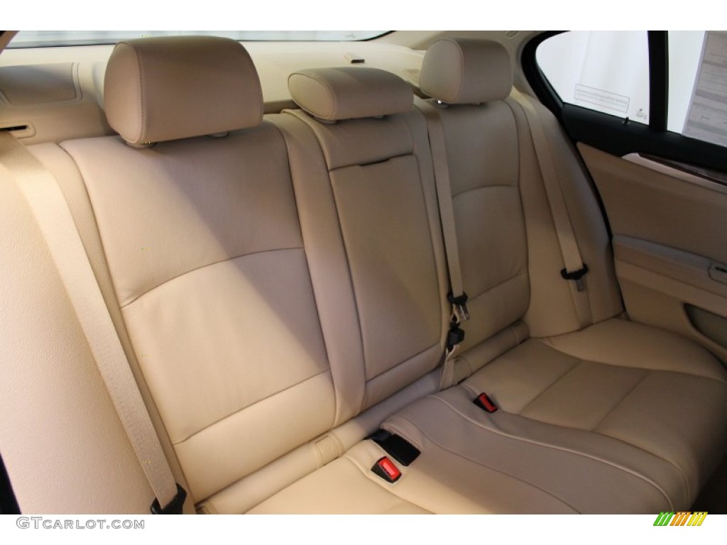 2013 BMW 5 Series 528i xDrive Sedan Rear Seat Photo #76723586