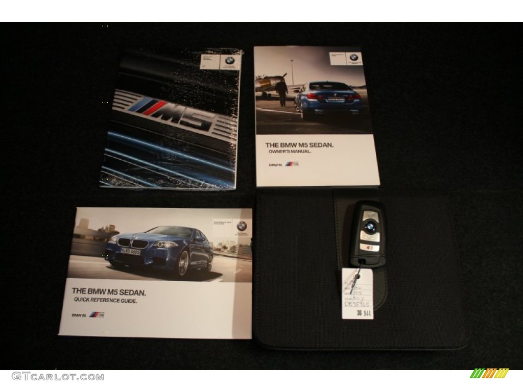 2013 BMW M5 Sedan Books/Manuals Photos
