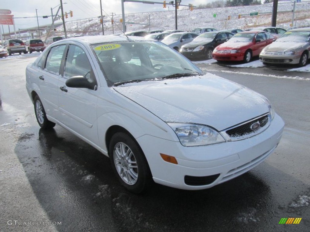 2005 Focus ZX4 SE Sedan - Cloud 9 White / Dark Flint/Light Flint photo #6