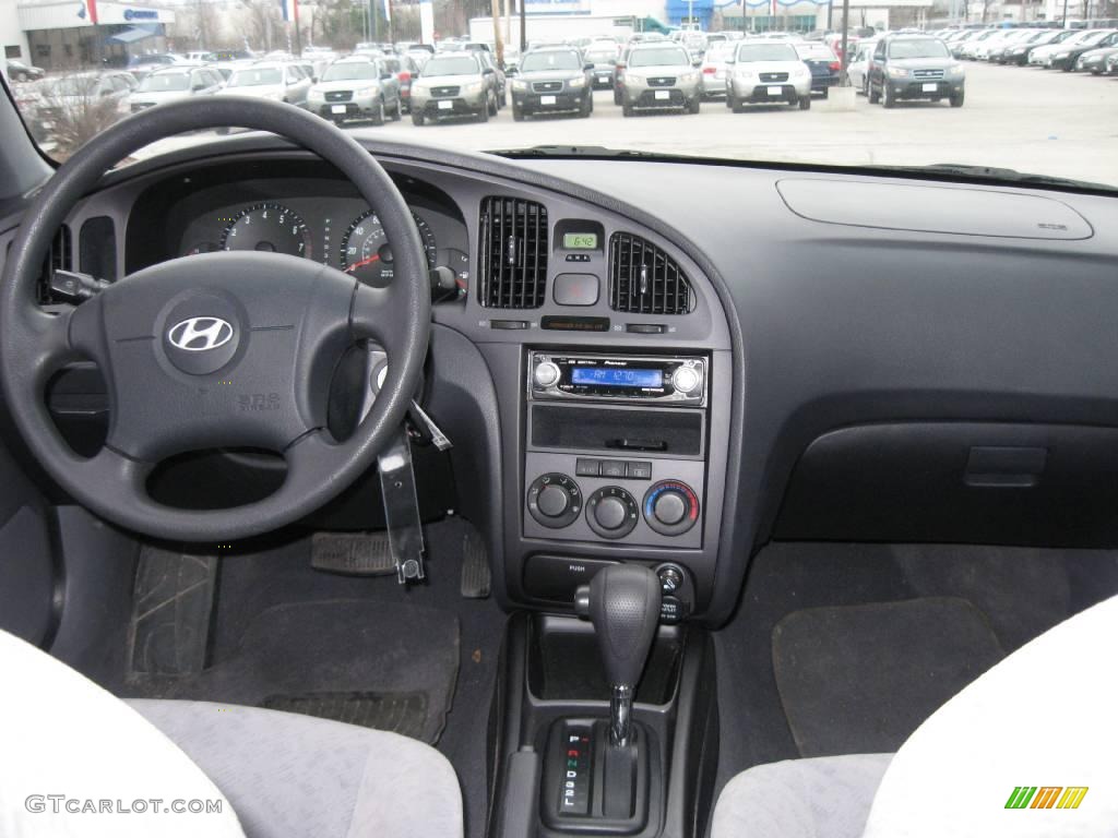2004 Elantra GLS Sedan - Sterling Silver / Gray photo #10