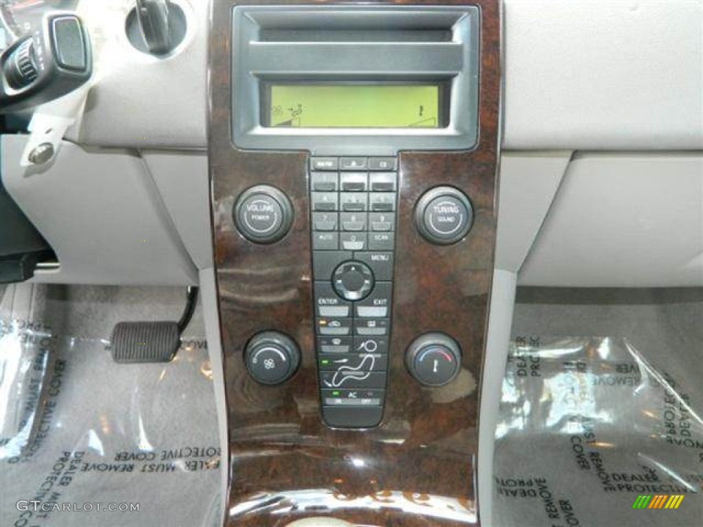 2006 Volvo S40 2.4i Controls Photo #76741035