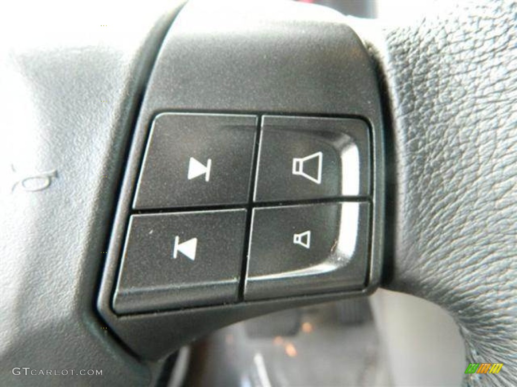 2006 Volvo S40 2.4i Controls Photos