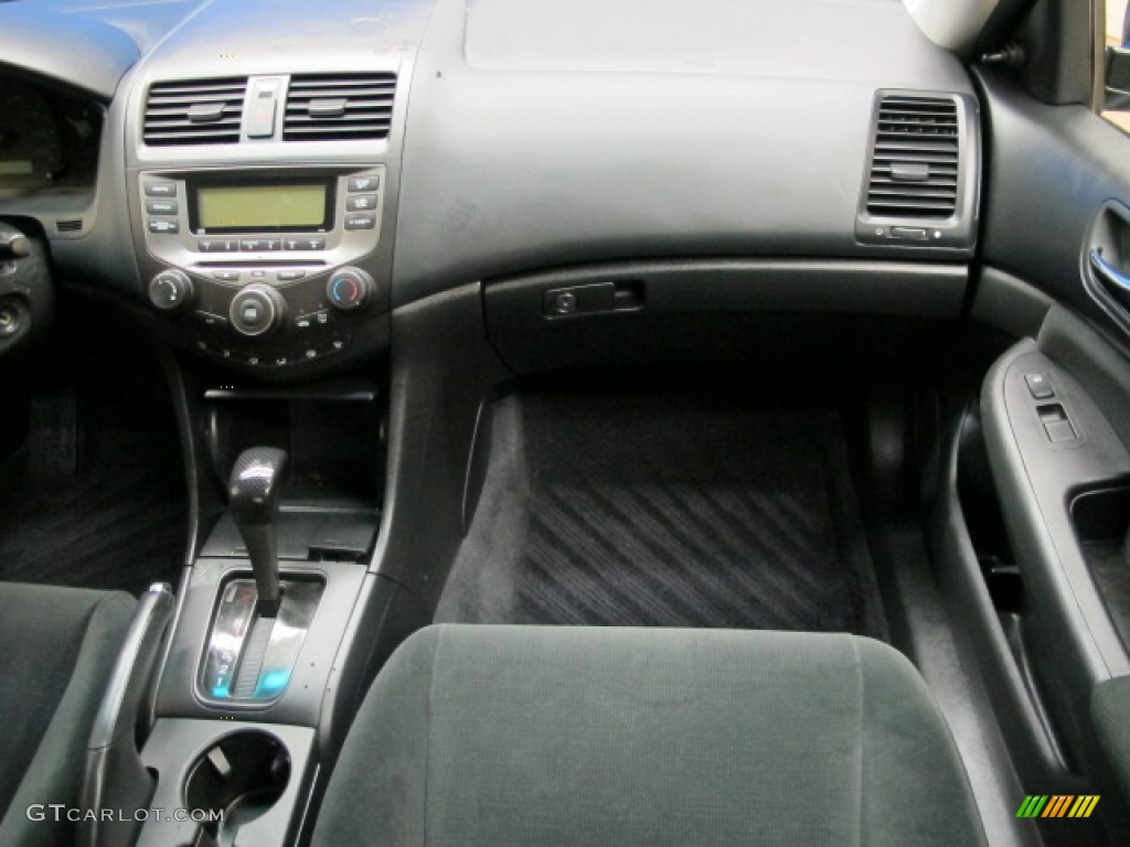 2006 Accord Value Package Sedan - Alabaster Silver Metallic / Gray photo #23
