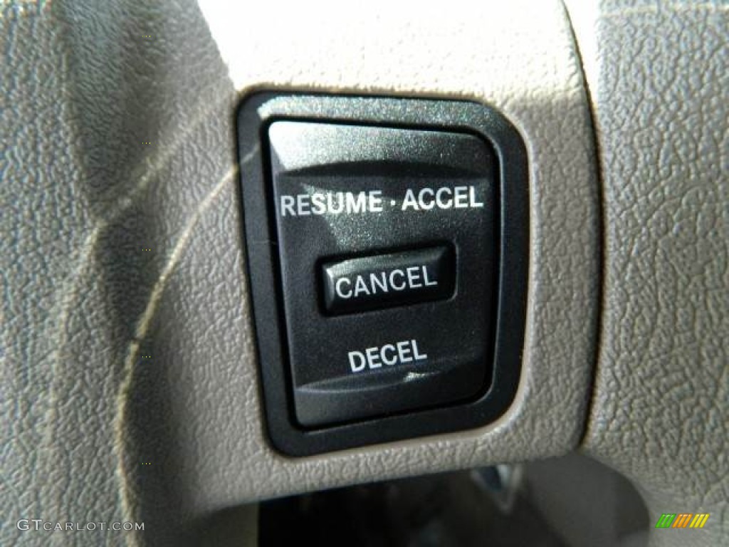 2005 Jeep Grand Cherokee Laredo Controls Photo #76744055