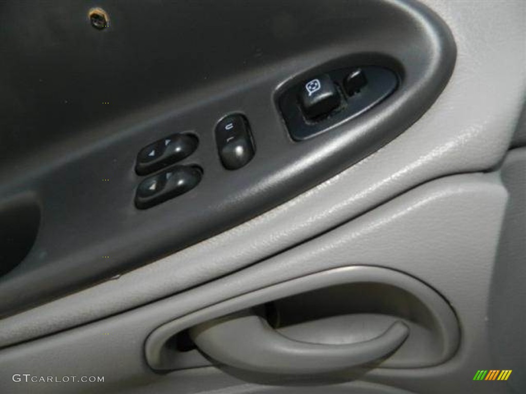 2004 Ford Mustang V6 Coupe Controls Photo #76747268