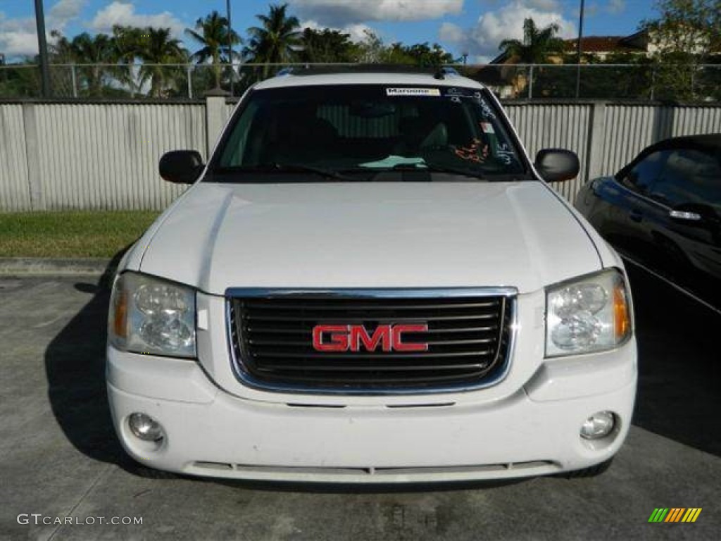 2004 Envoy XUV SLE - Summit White / Dark Pewter photo #1