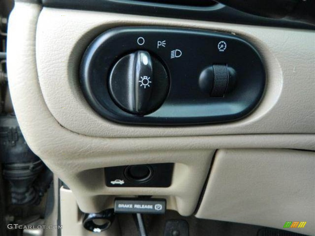 2002 Ford Taurus LX Controls Photos