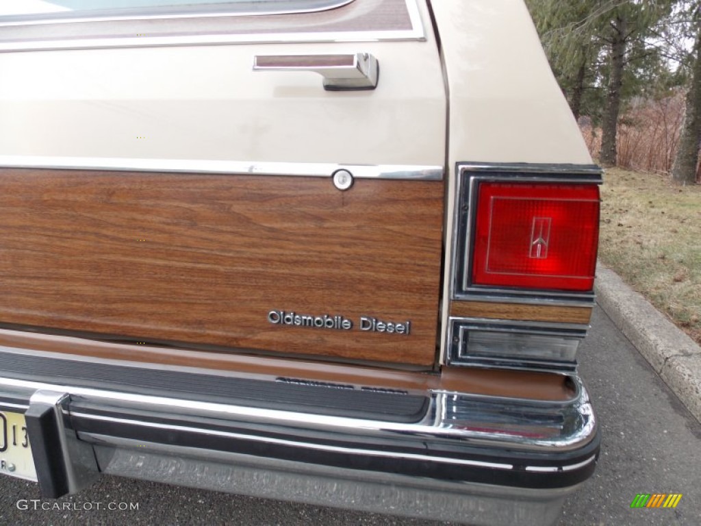1982 Oldsmobile Custom Cruiser Wagon Marks and Logos Photo #76753877
