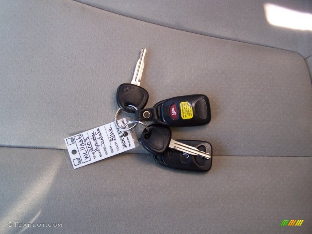 2008 Hyundai Santa Fe SE Keys Photos