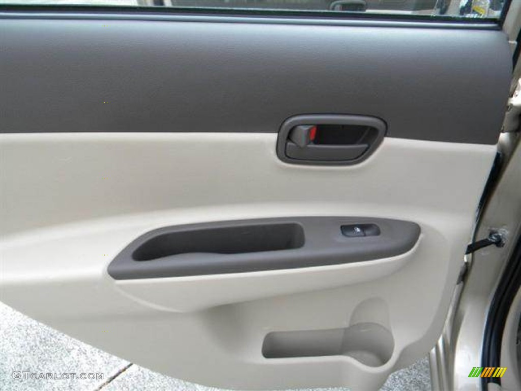 2007 Hyundai Accent GLS Sedan Beige Door Panel Photo #76758002