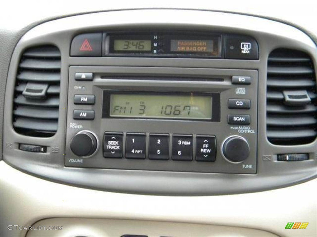 2007 Hyundai Accent GLS Sedan Audio System Photo #76758027