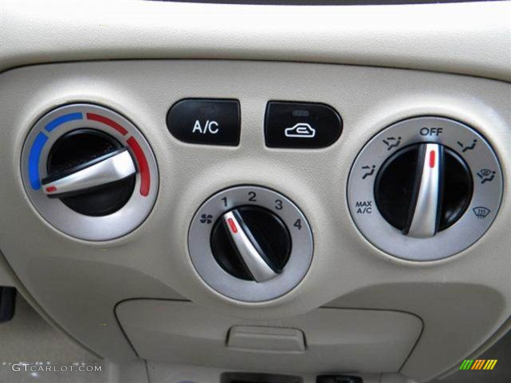 2007 Hyundai Accent GLS Sedan Controls Photos