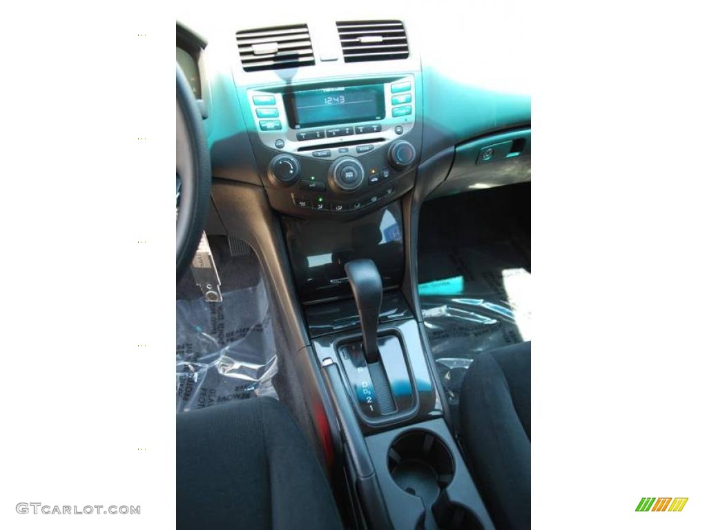 2006 Accord SE Sedan - Alabaster Silver Metallic / Black photo #17