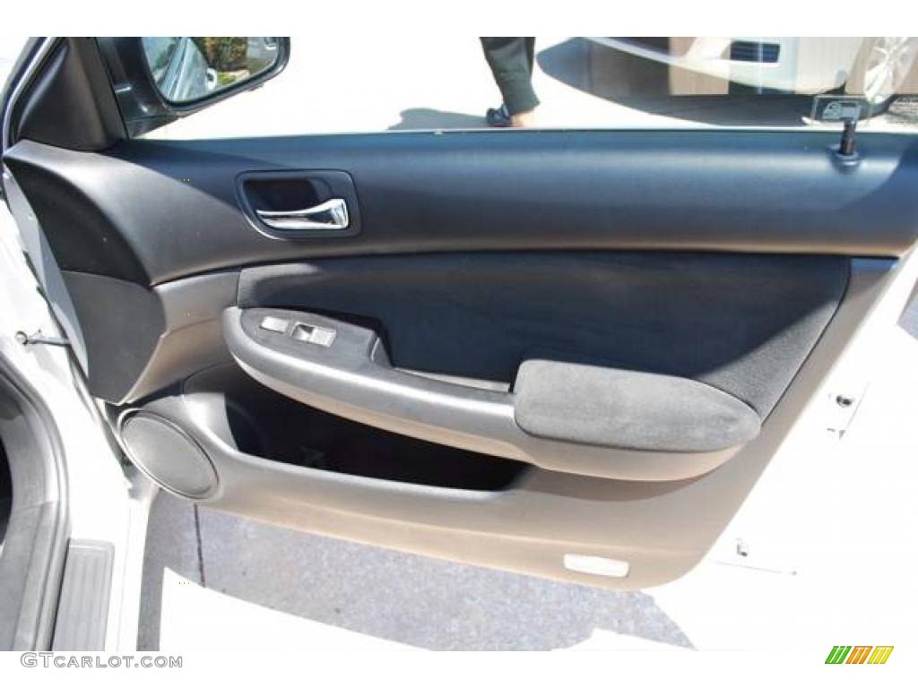 2006 Accord SE Sedan - Alabaster Silver Metallic / Black photo #20